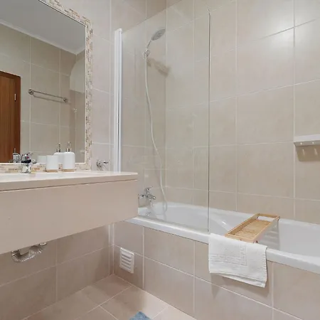Apartman And Away Luxury Golf View *