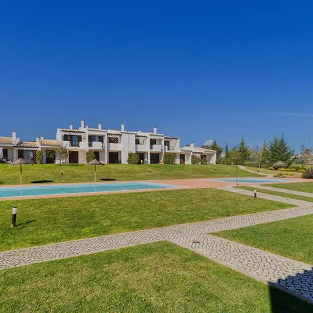 And Away Luxury Golf View Apartman *